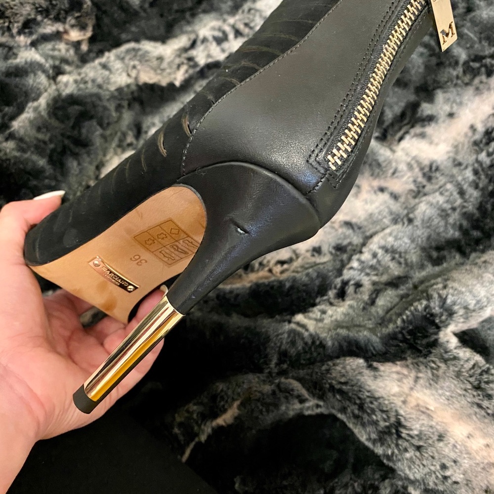 High Heels - Picture 5 of 7